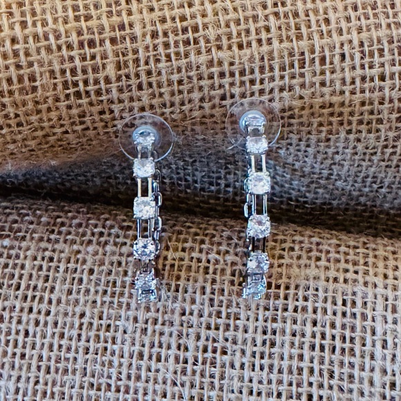 Kendra Scott Lexi Silver Hoop Earrings in White Crystal NEW - Picture 5 of 8